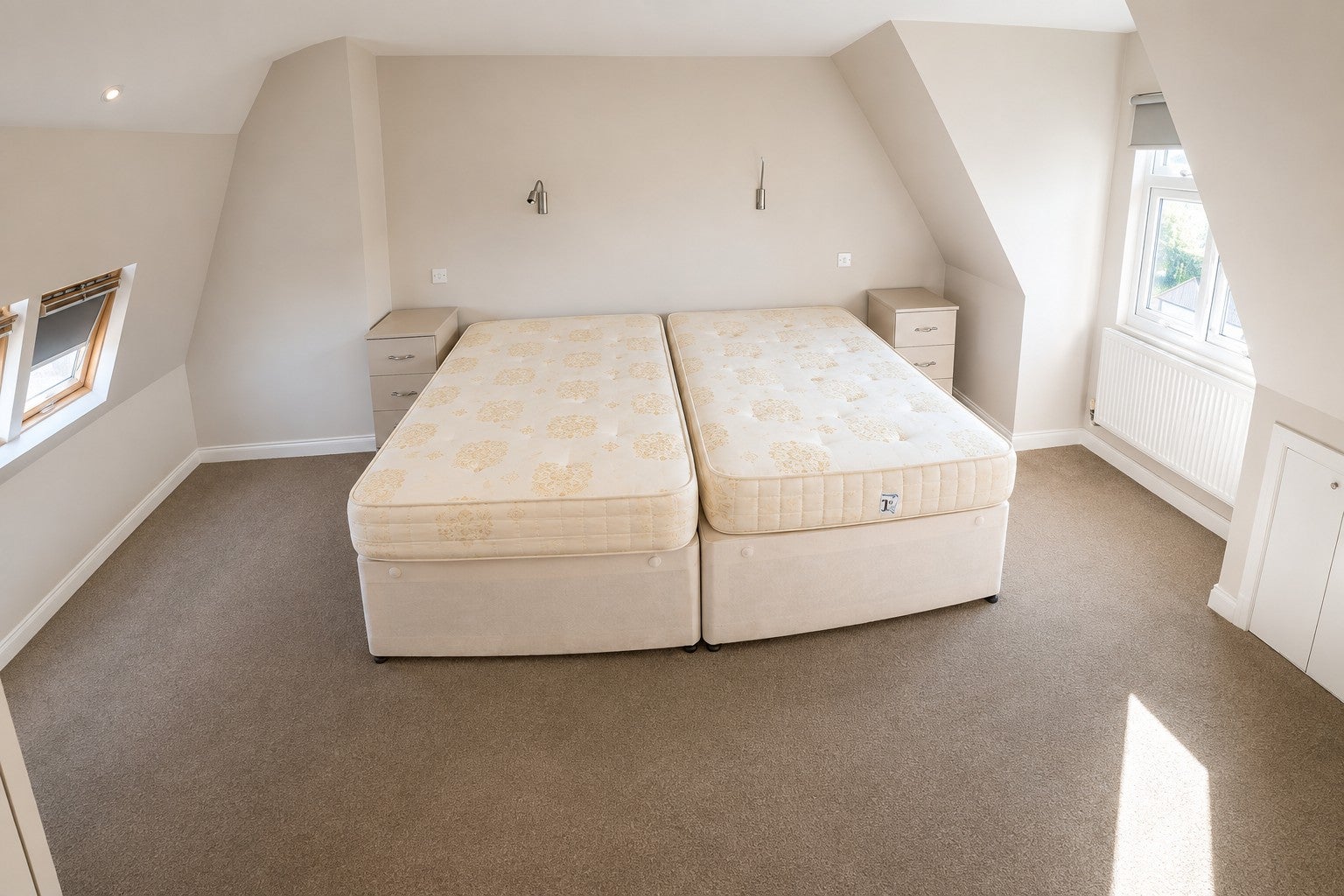Flat Alba Gardens in Greater London