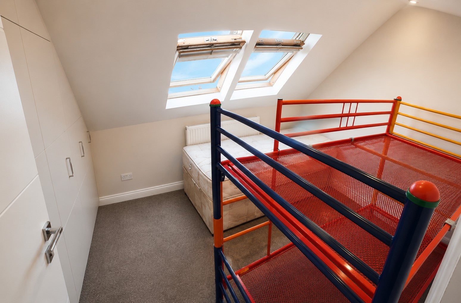 Flat Alba Gardens in Greater London