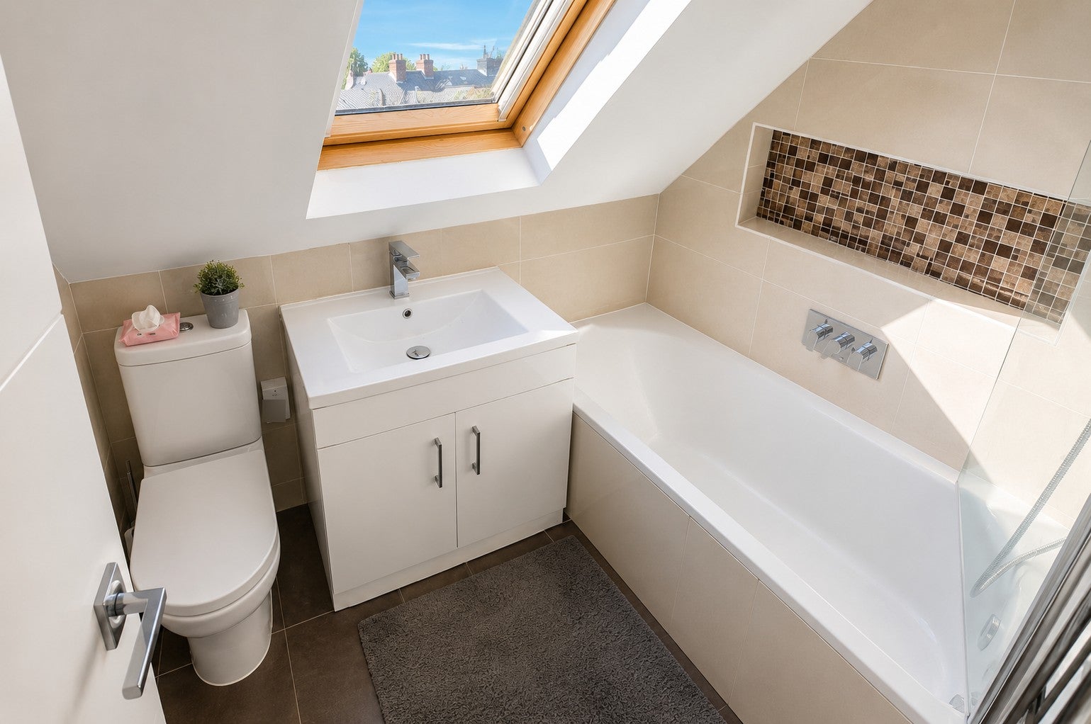 Flat Alba Gardens in Greater London