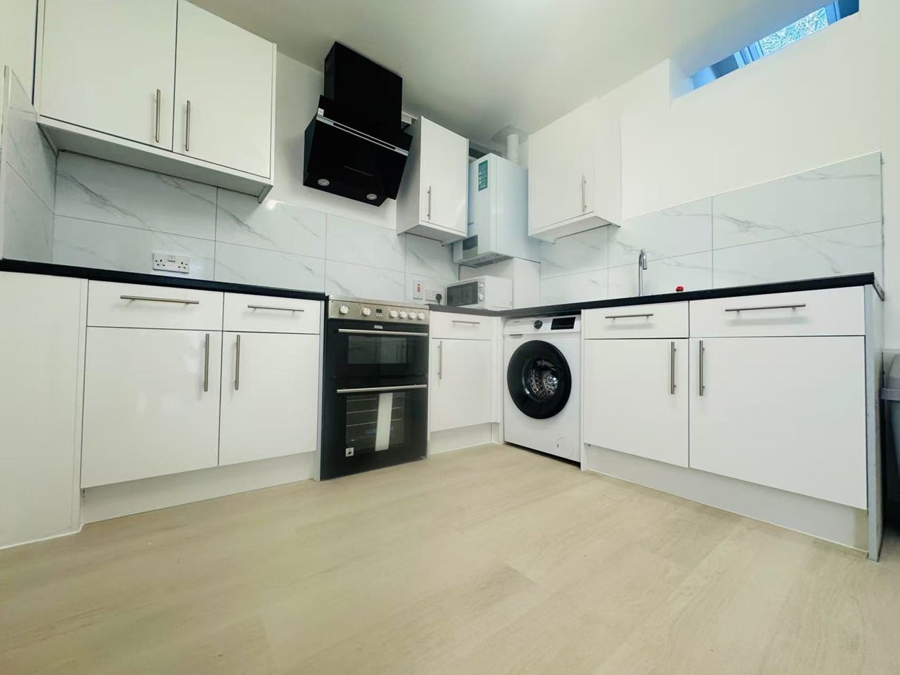 Room Ellison Road in Greater London