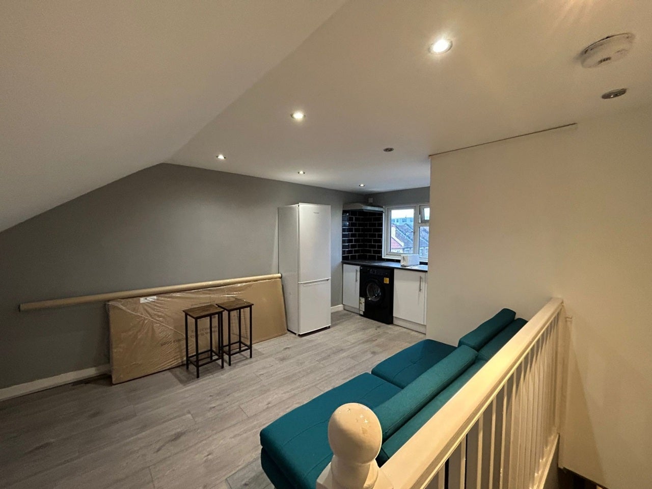 Flat Myrtle Road in Greater London