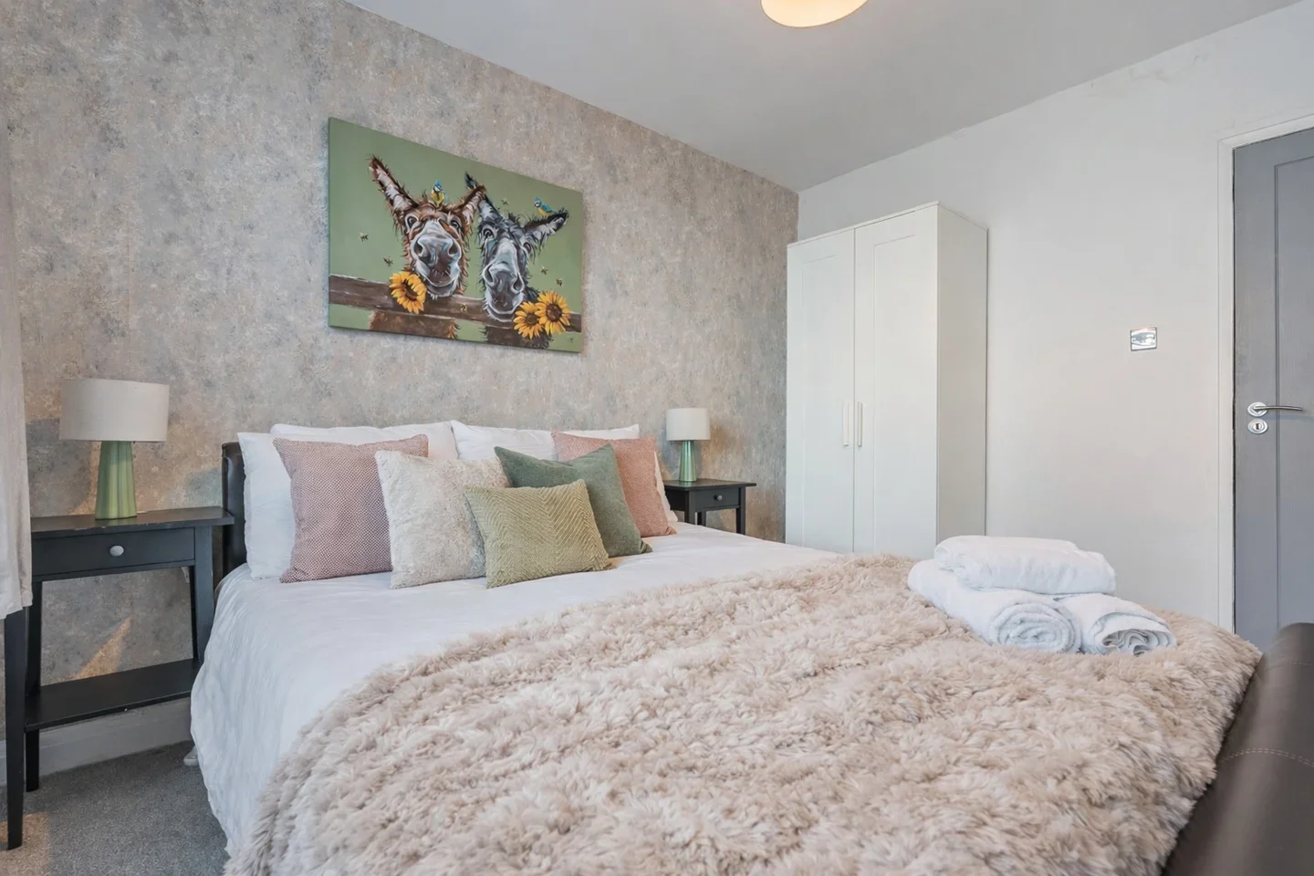 Flat Elmwood Road in Greater London