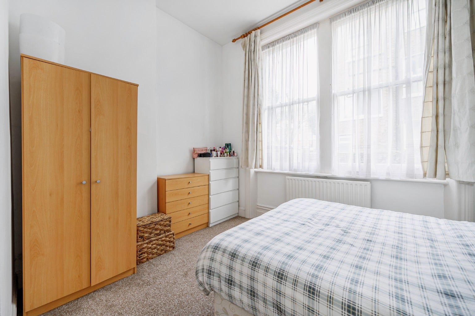 Flat Castletown Road in Greater London