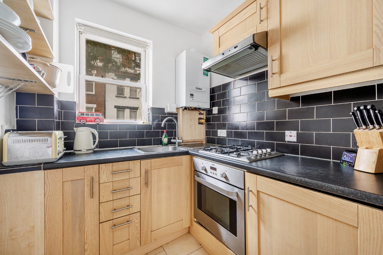 Flat Castletown Road in Greater London