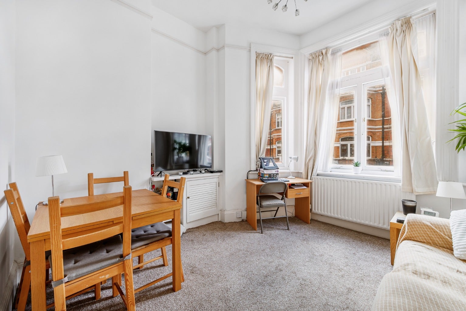 Flat Castletown Road in Greater London