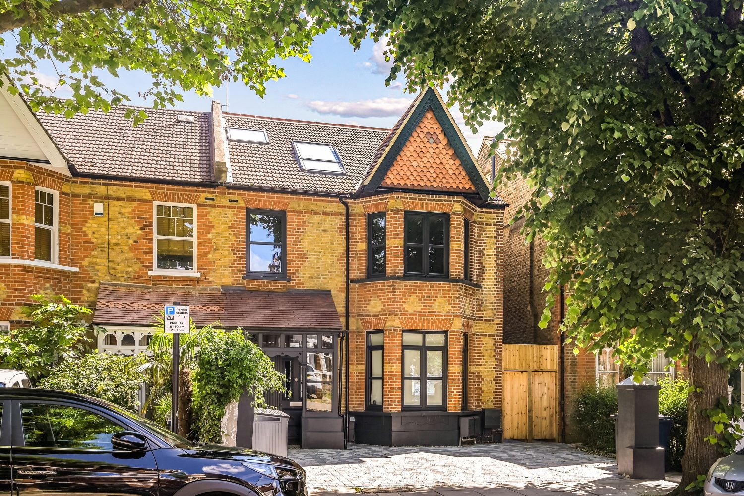 Flat Leeland Terrace in Greater London