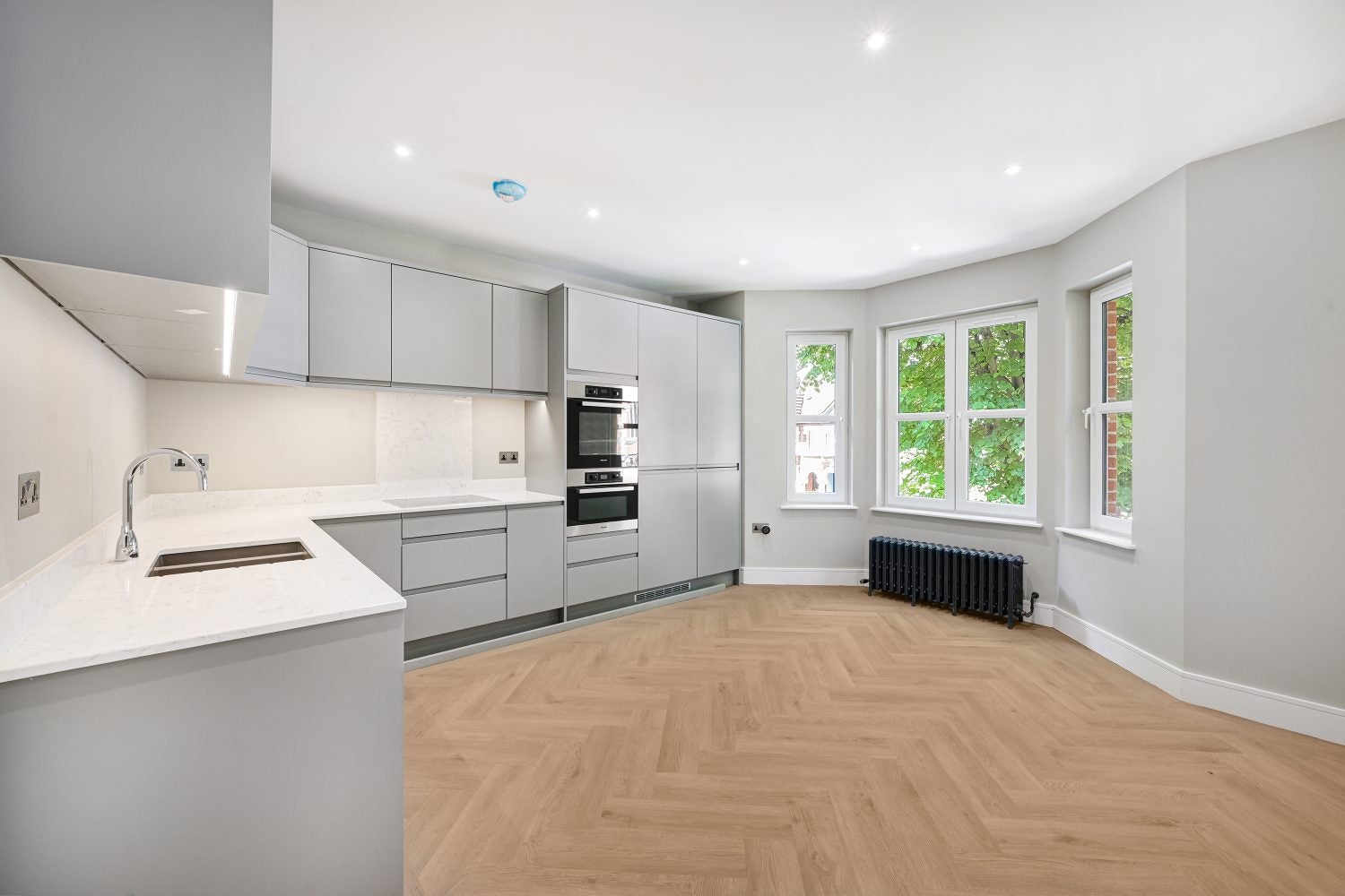 Flat Leeland Terrace in Greater London