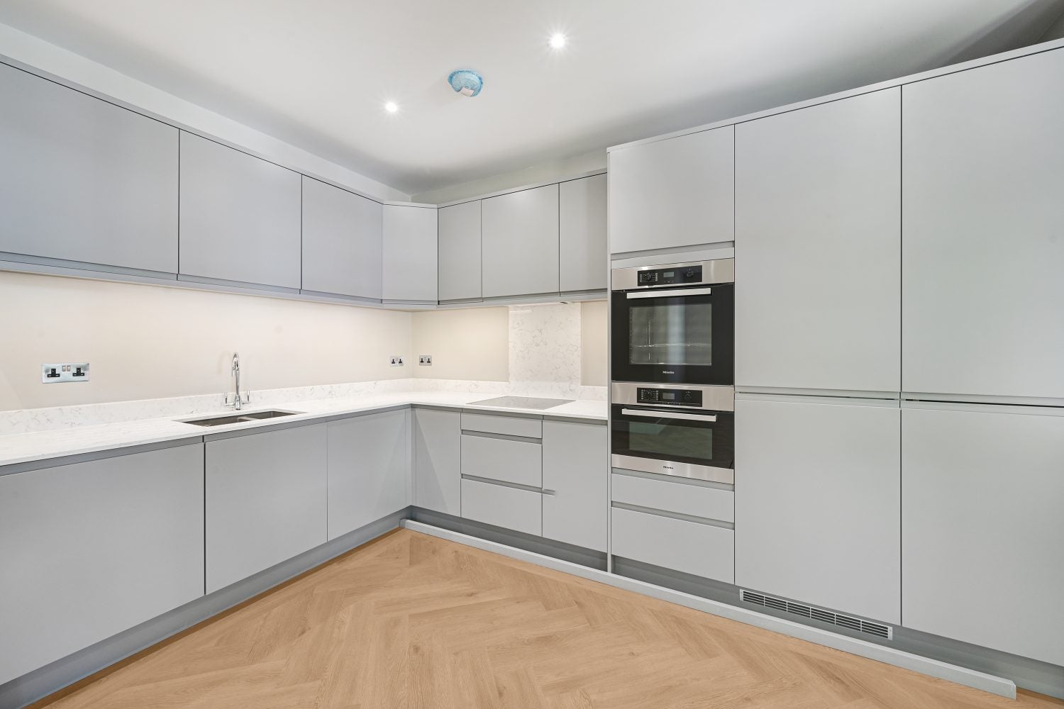 Flat Leeland Terrace in Greater London