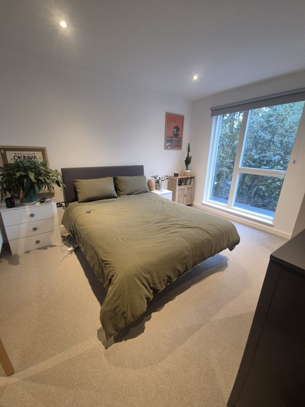 Room Plender Street in Greater London