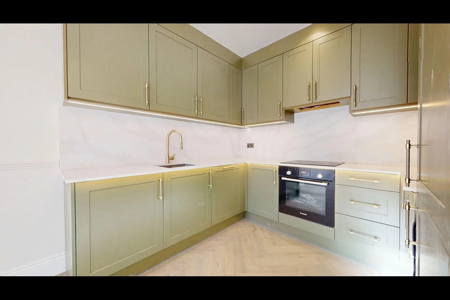 Flat Wimbledon Hill Road in Greater London