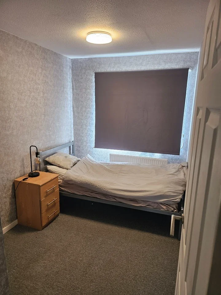 Room Evry Road in Greater London