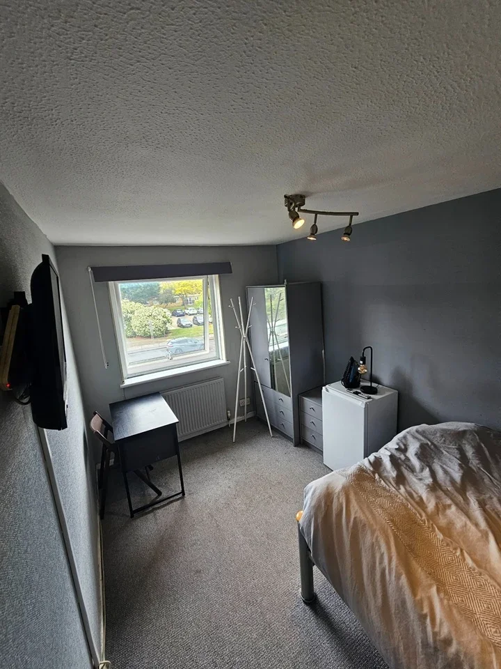 Room Evry Road in Greater London