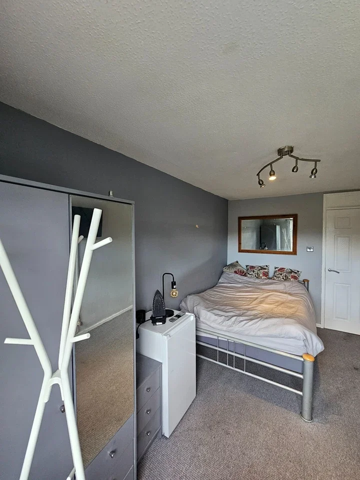 Room Evry Road in Greater London