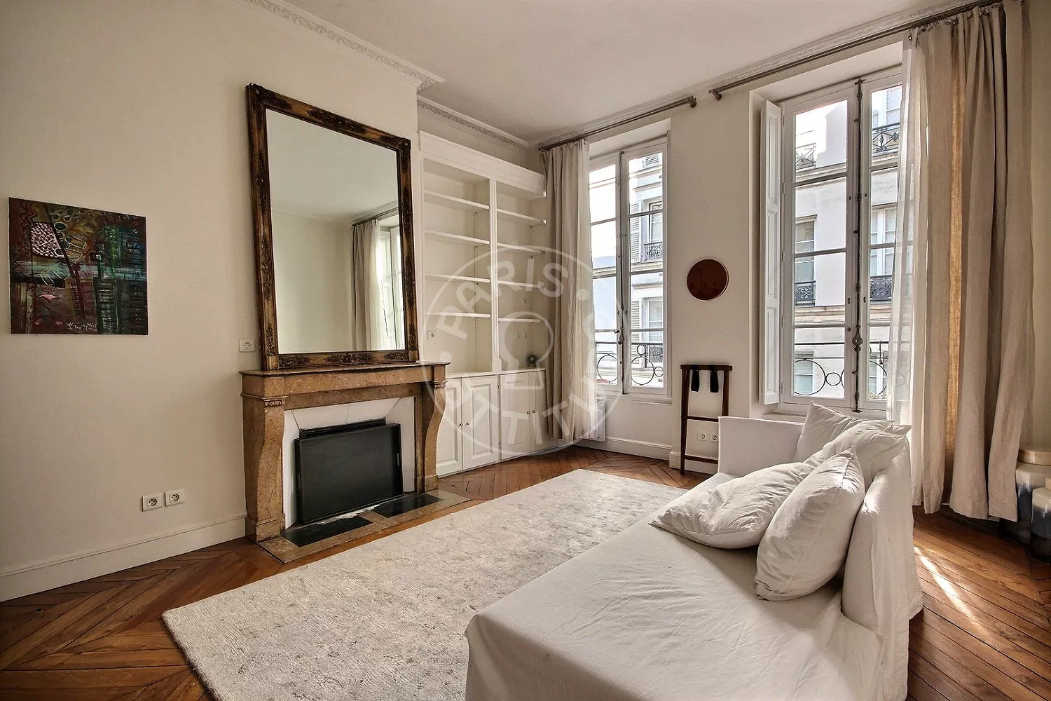 Flat Rue de Beaune in Paris