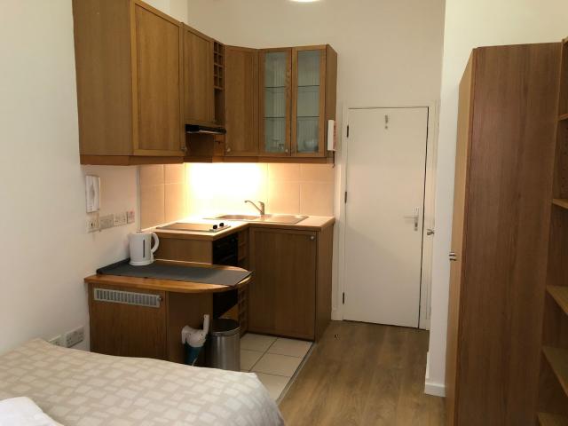 Flat Finchley Road in Greater London
