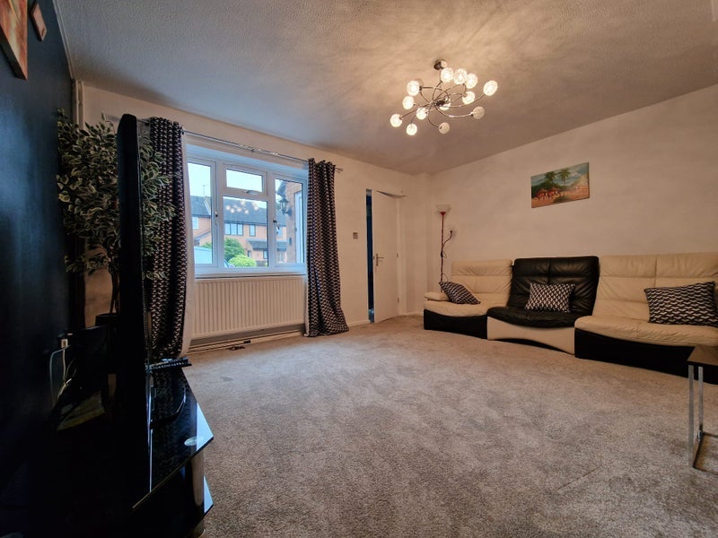 Room Hawkins Close in Rugby