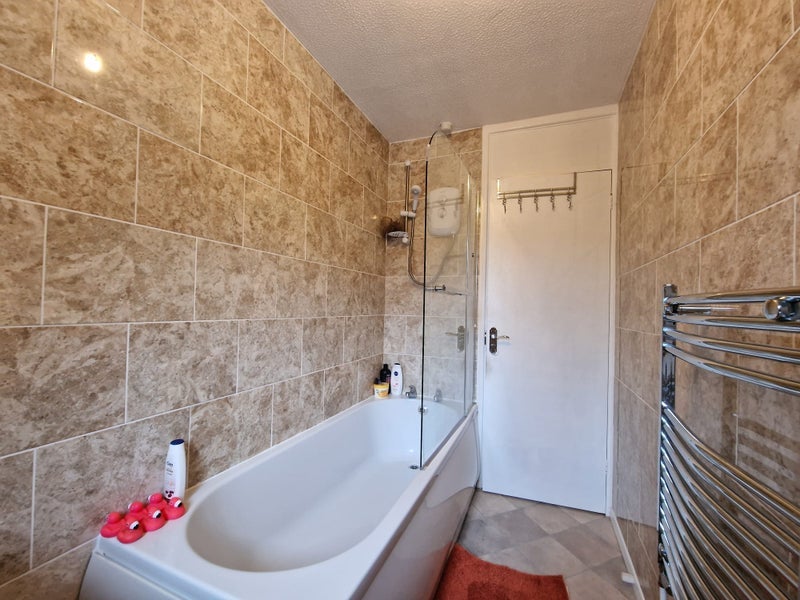 Room Hawkins Close in Rugby