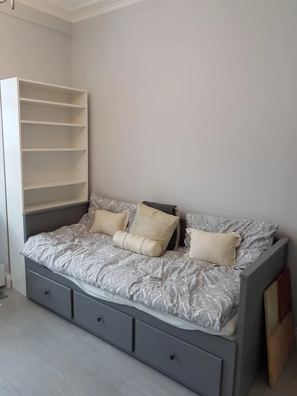 Flat Brudenell Road in Greater London