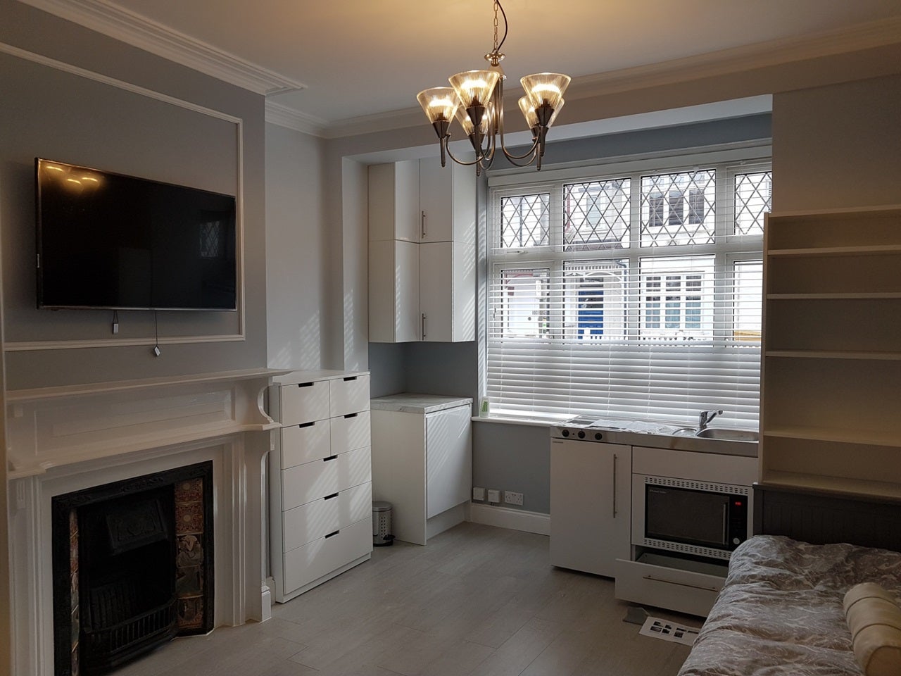 Flat Brudenell Road in Greater London