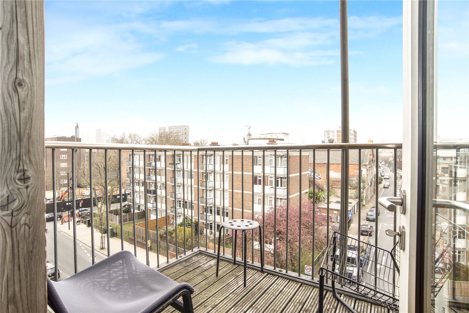 Flat Queensbridge Road in Greater London
