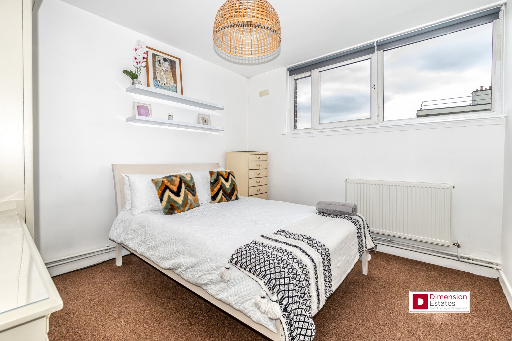 Flat Mintern Street in Greater London