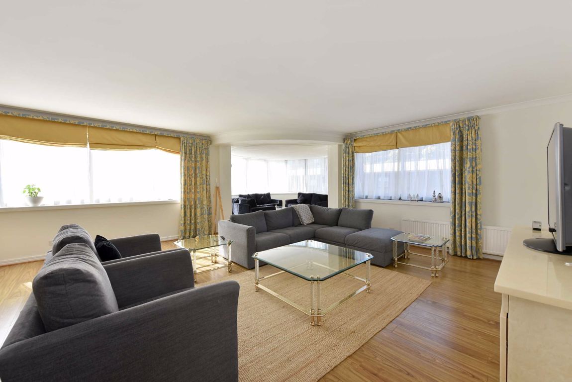 Flat Queen's Terrace in City of Westminster