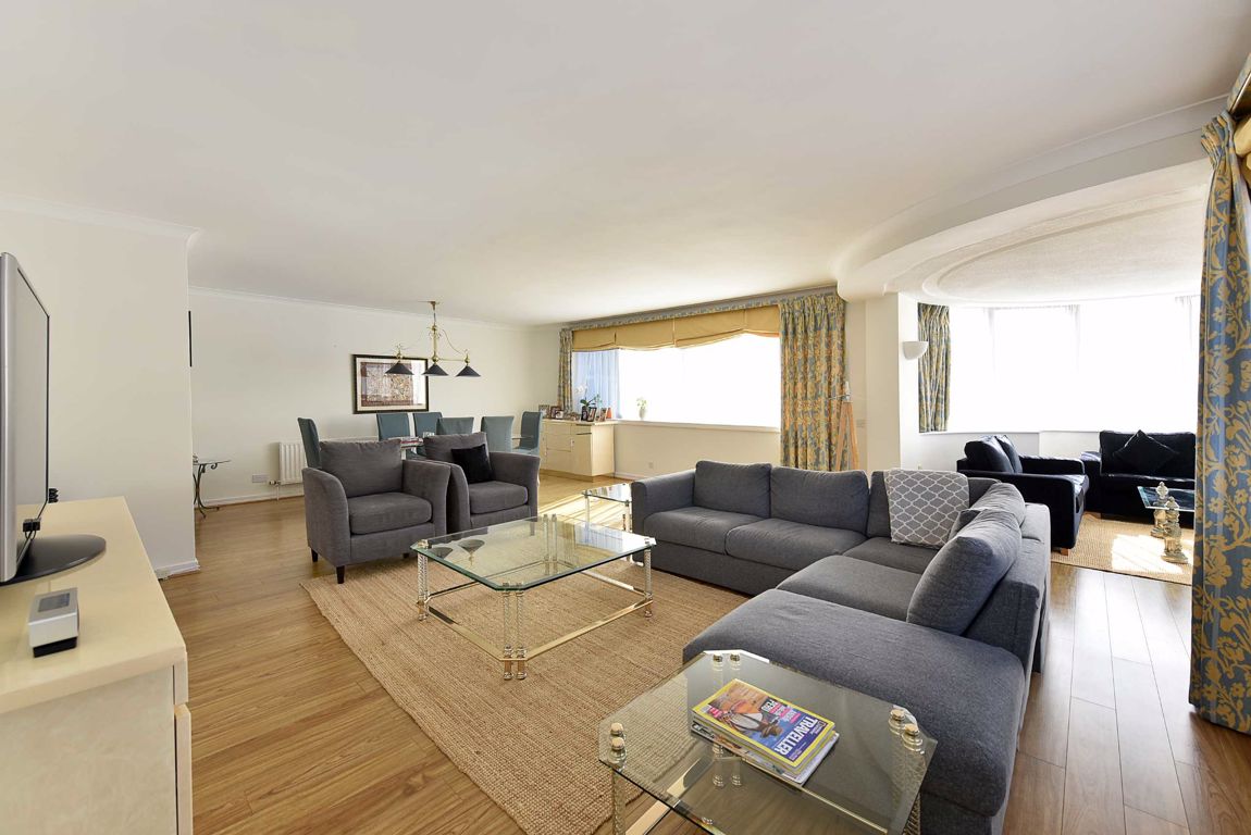 Flat Queen's Terrace in City of Westminster