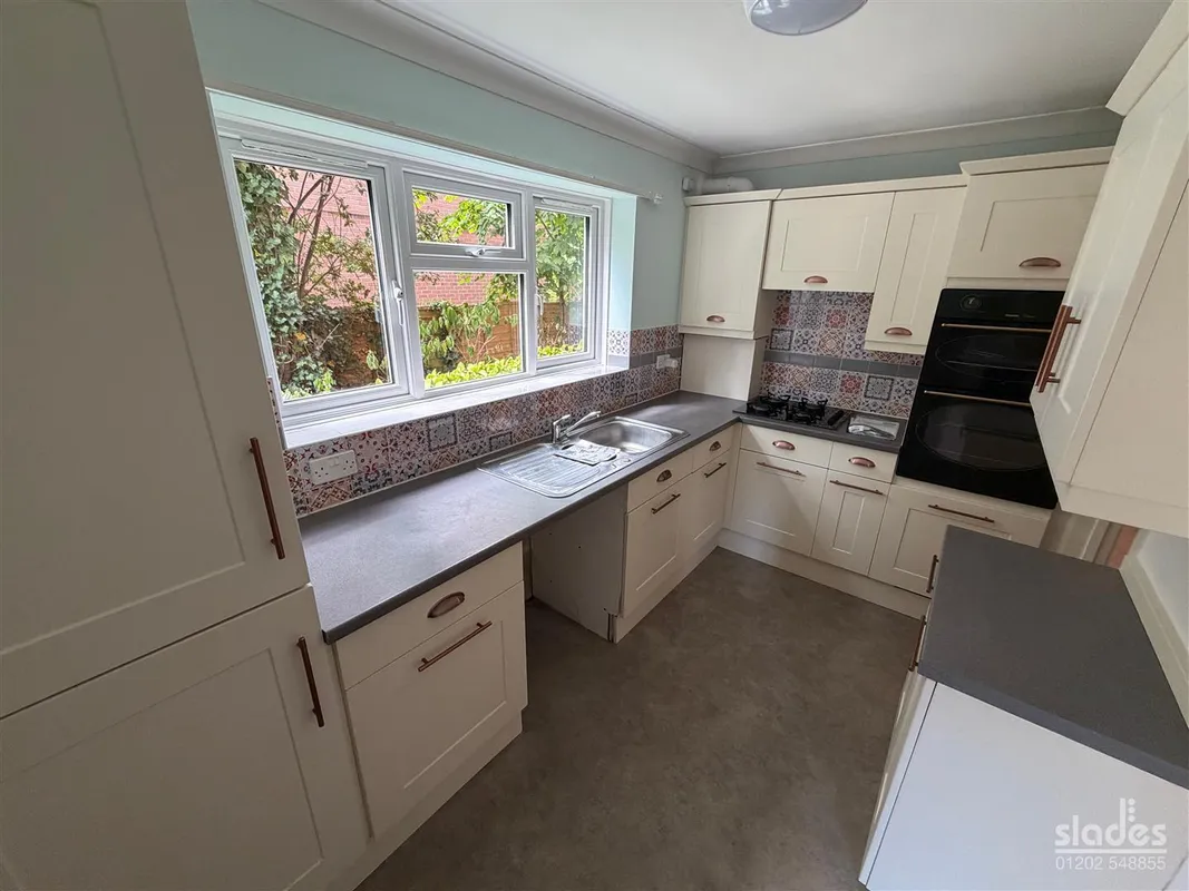 Flat Portarlington Road in Bournemouth