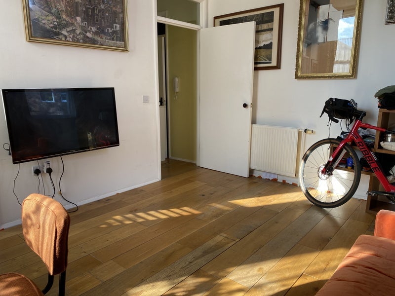 Flat Mulkern Road in Greater London