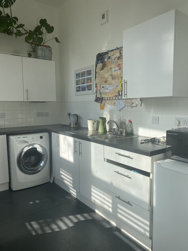 Flat Mulkern Road in Greater London