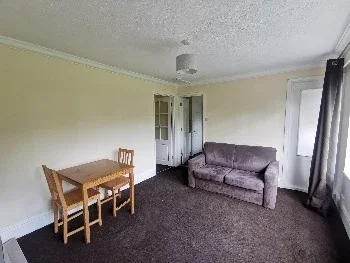 Flat Priestwood Court Road in Bracknell