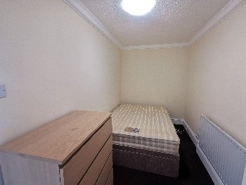 Flat Priestwood Court Road in Bracknell