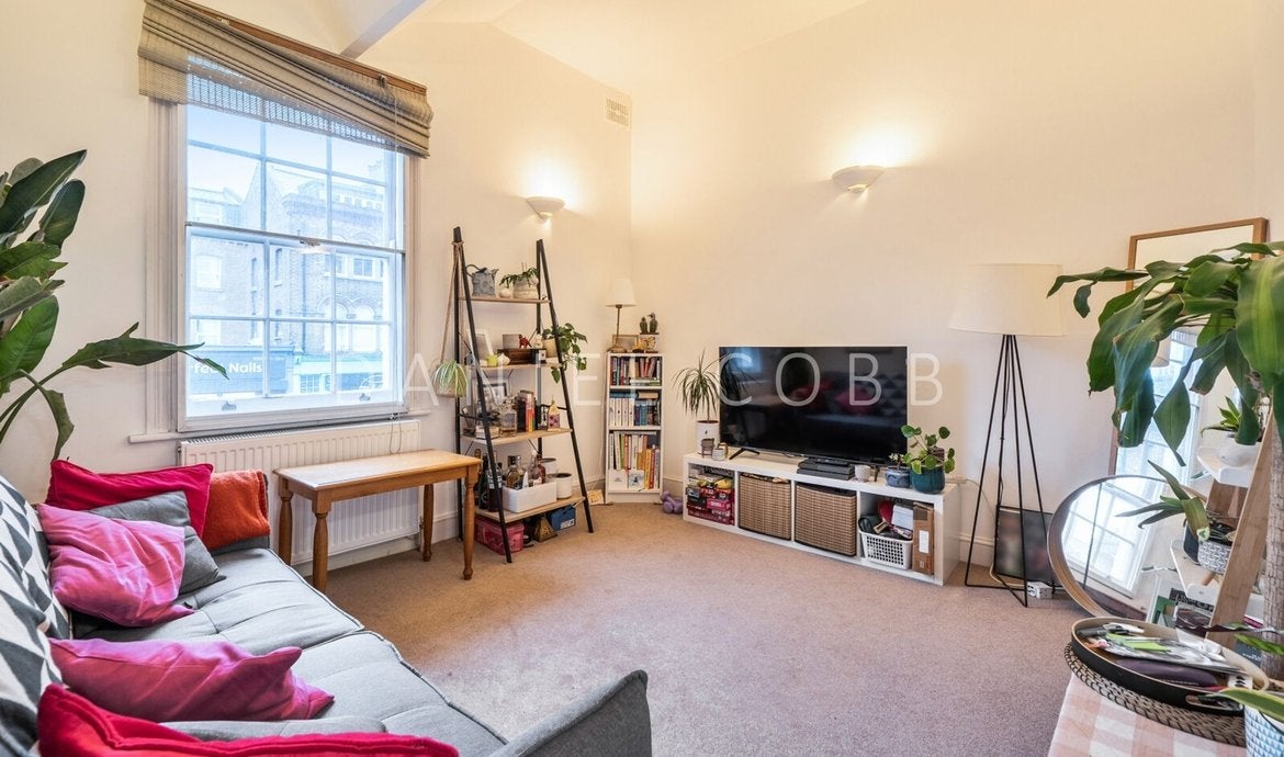 Flat Kennington Lane in Greater London