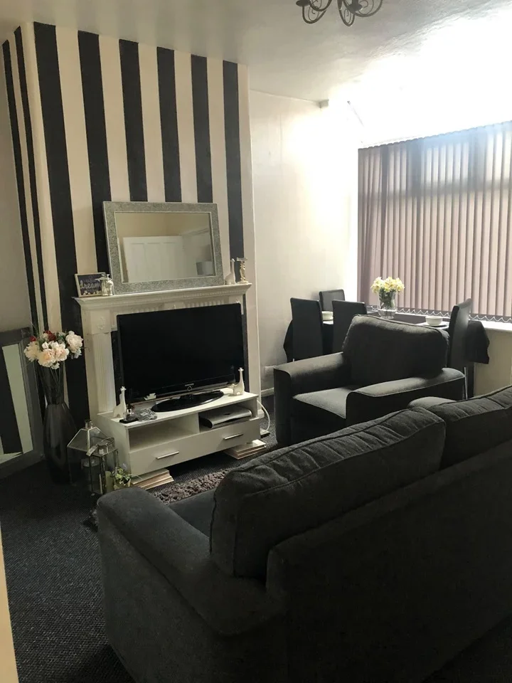 Room Bluestone Road in Manchester