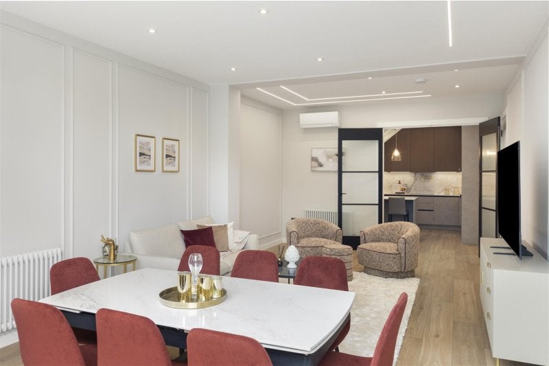 Flat Finchley Road in Greater London