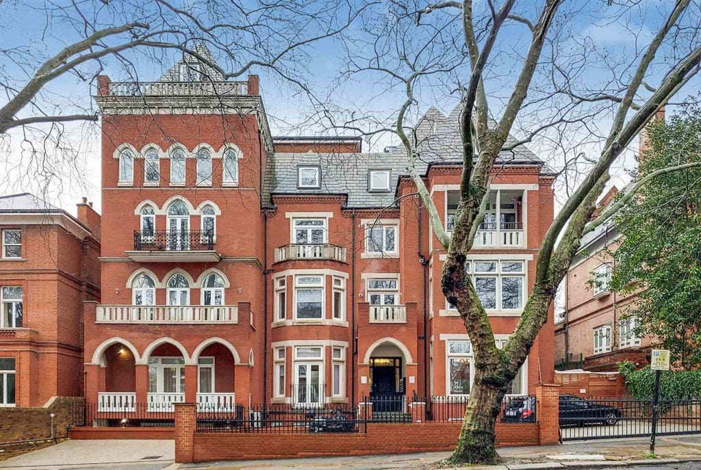 Flat Fitzjohn's Avenue in Greater London