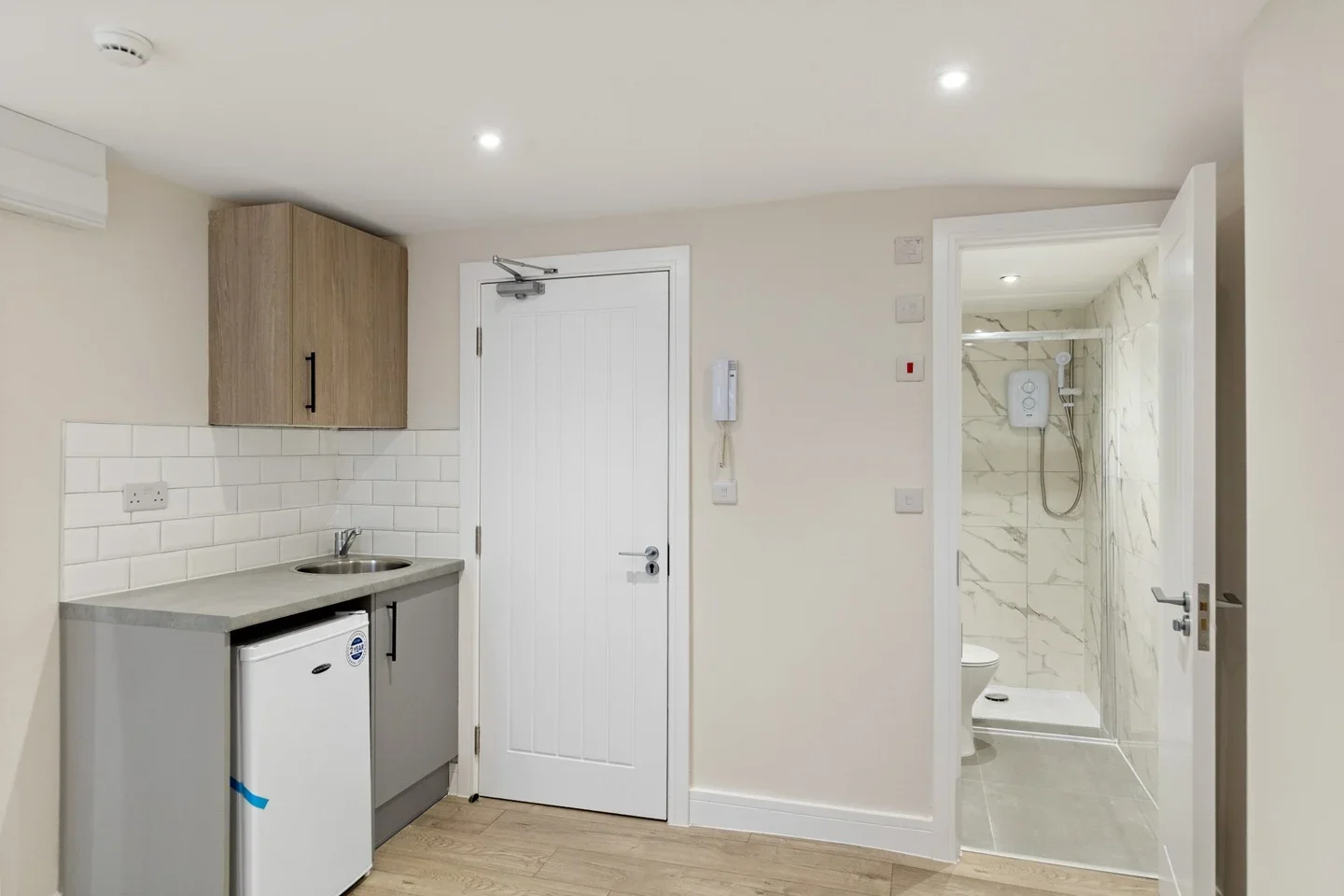 Flat Clarence Road in Grays