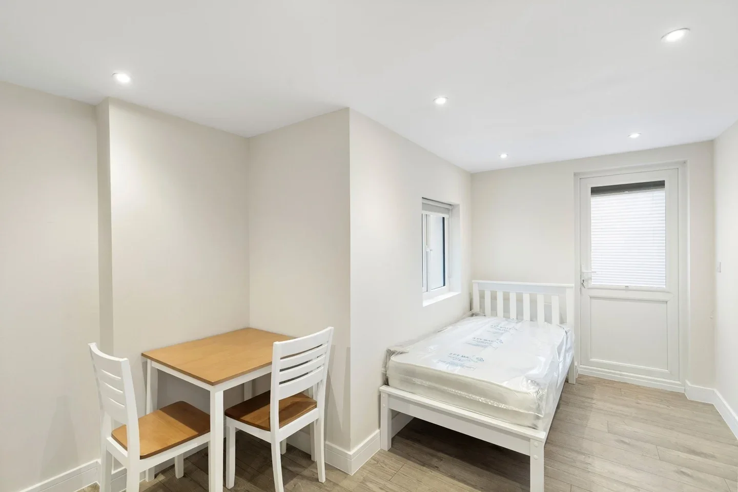 Flat Clarence Road in Grays