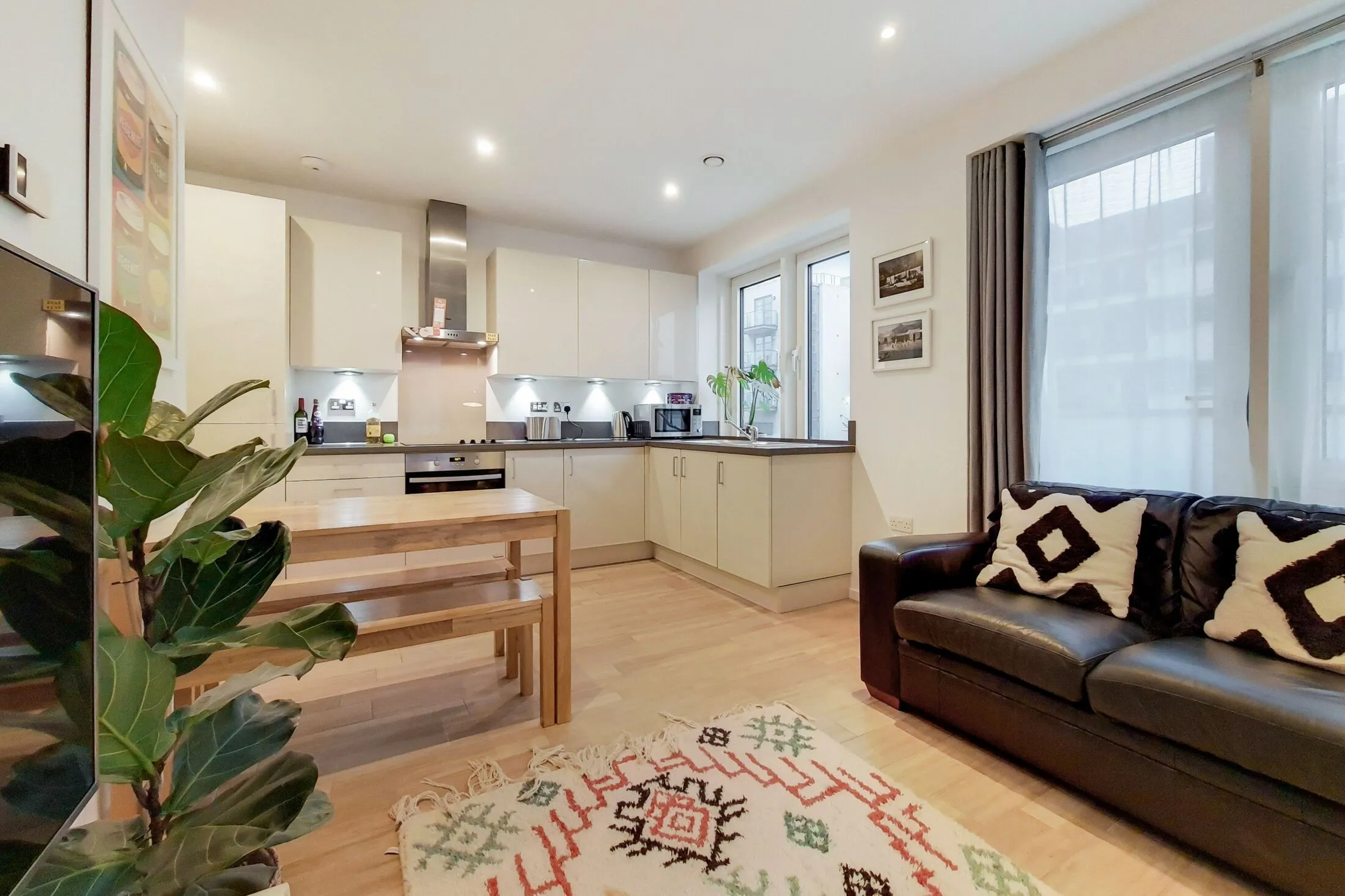Flat Juniper Drive in Greater London