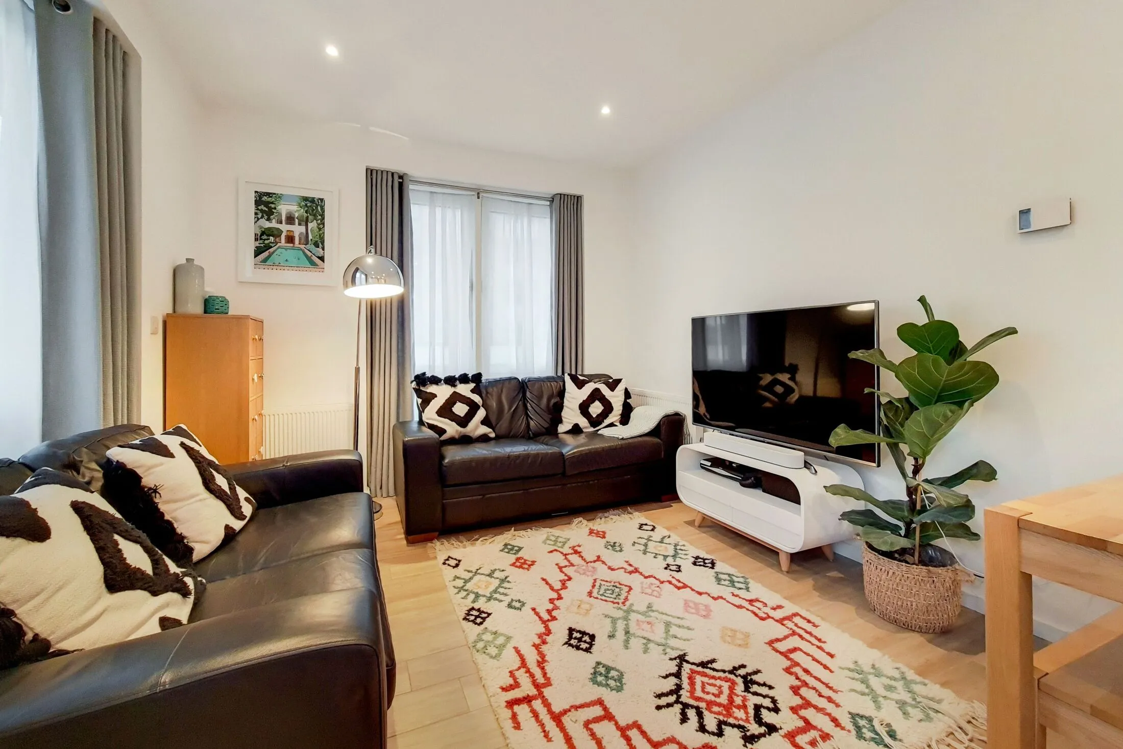 Flat Juniper Drive in Greater London