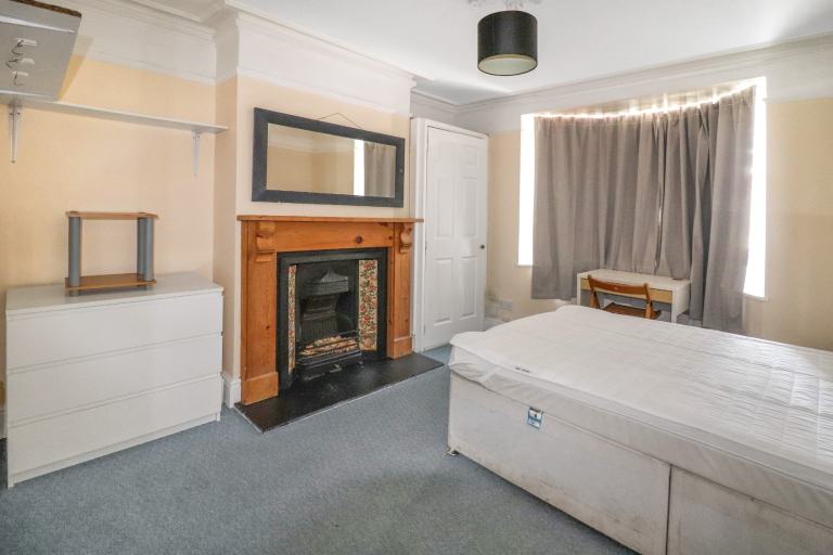 Room Denmark Street in Oxford