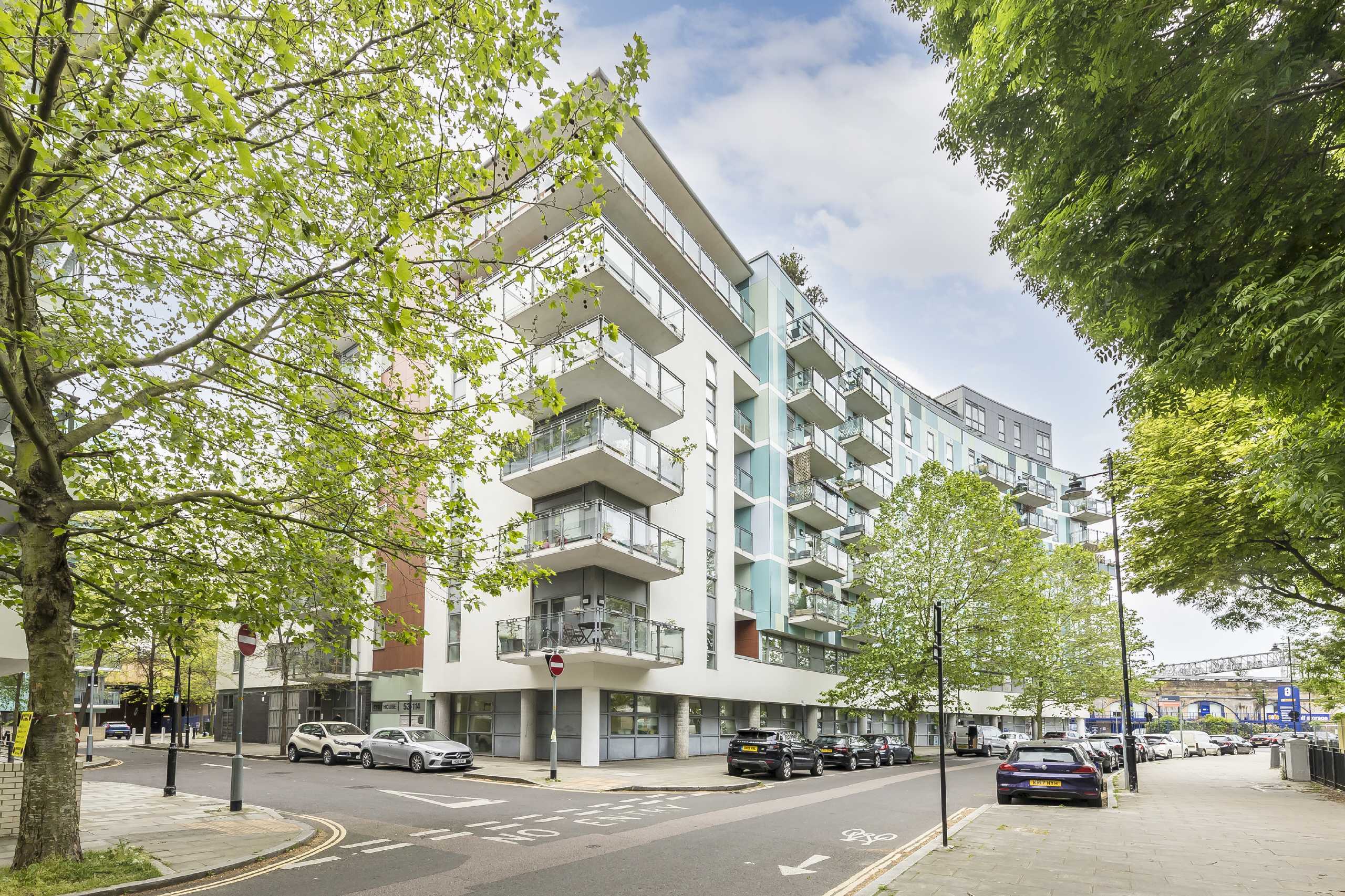 Flat Marine Street in Greater London