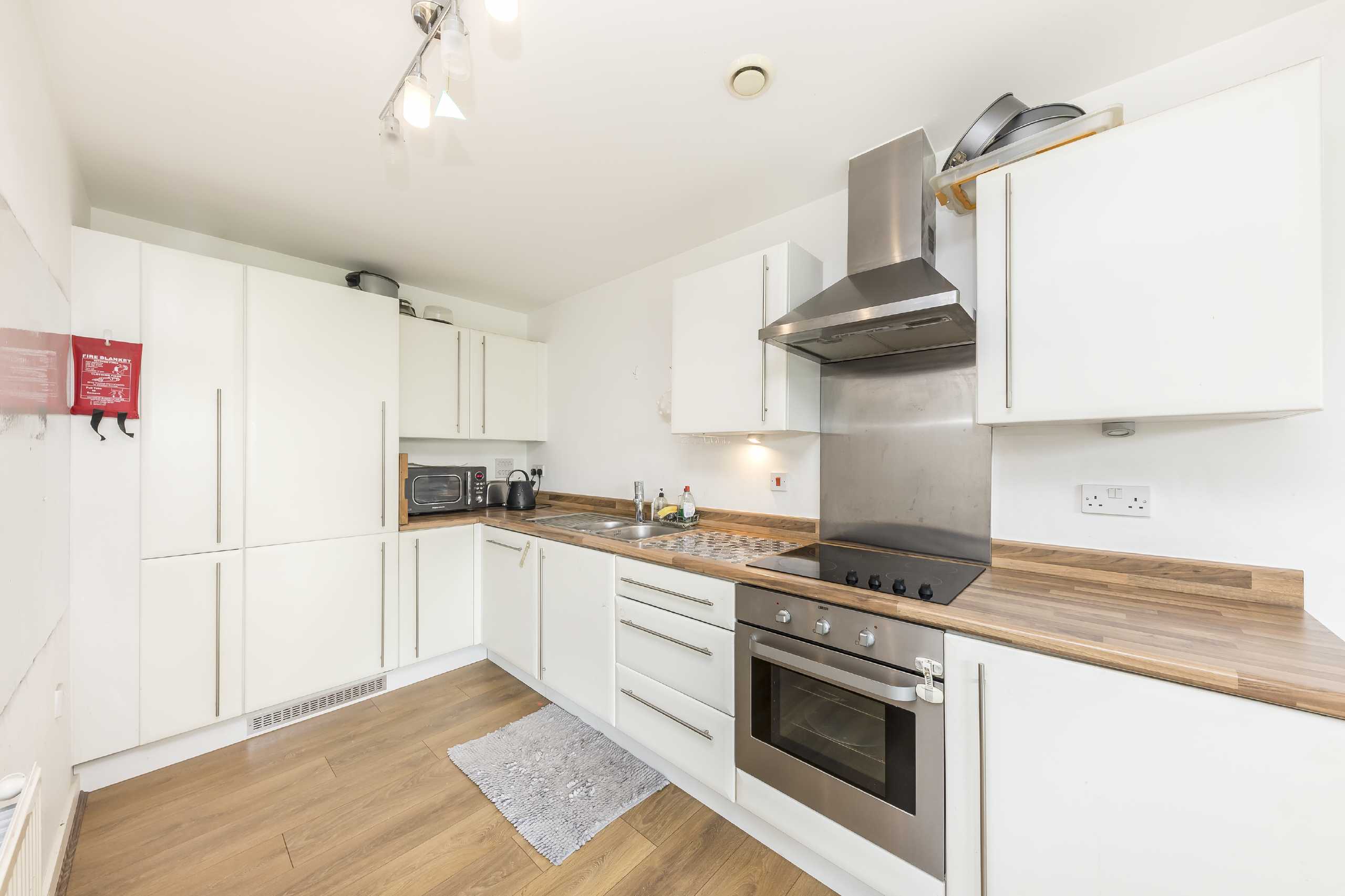 Flat Marine Street in Greater London