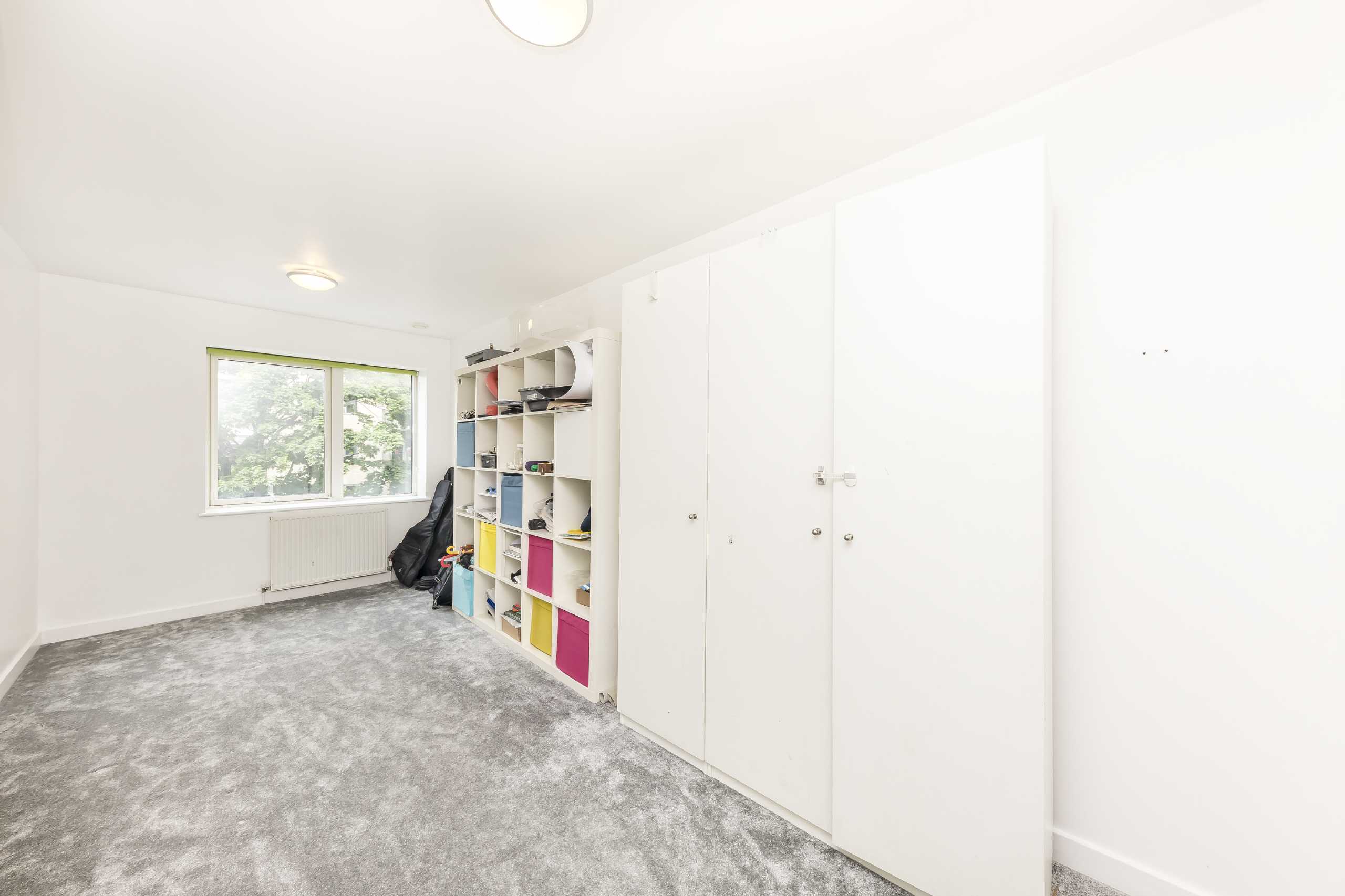 Flat Marine Street in Greater London