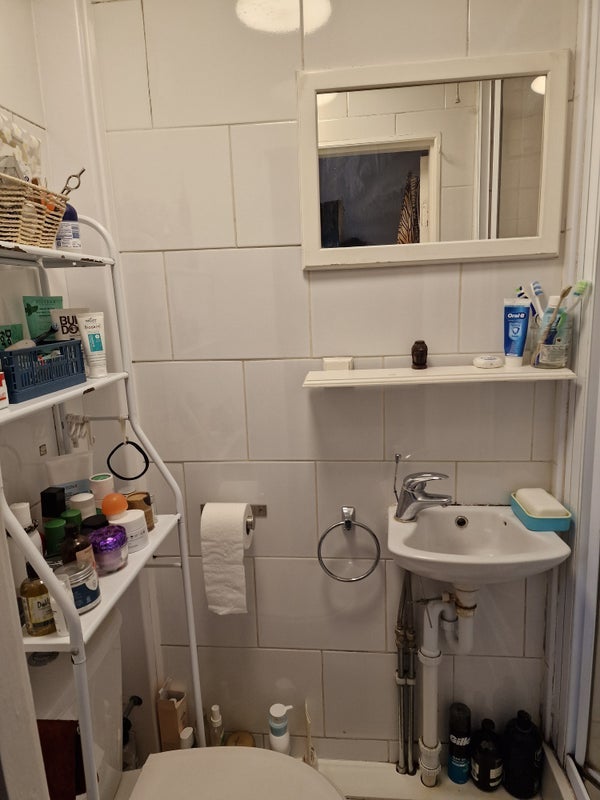 Room Brett Road in Greater London