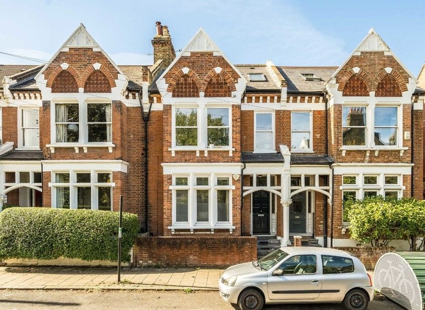 Flat Arodene Road in Greater London
