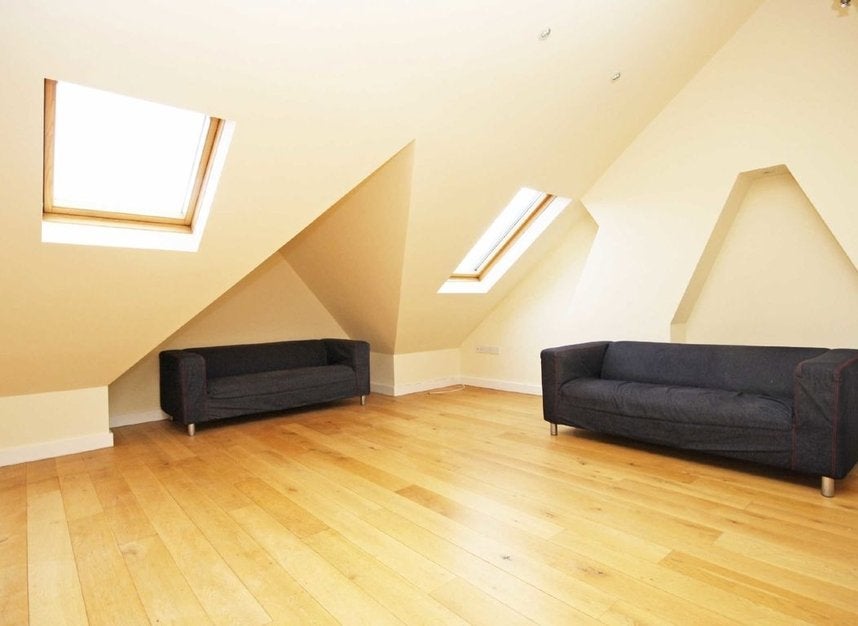 Flat Arodene Road in Greater London