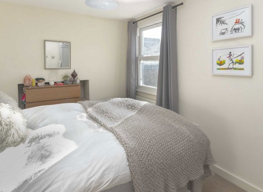 Flat Arodene Road in Greater London