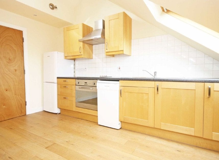 Flat Arodene Road in Greater London