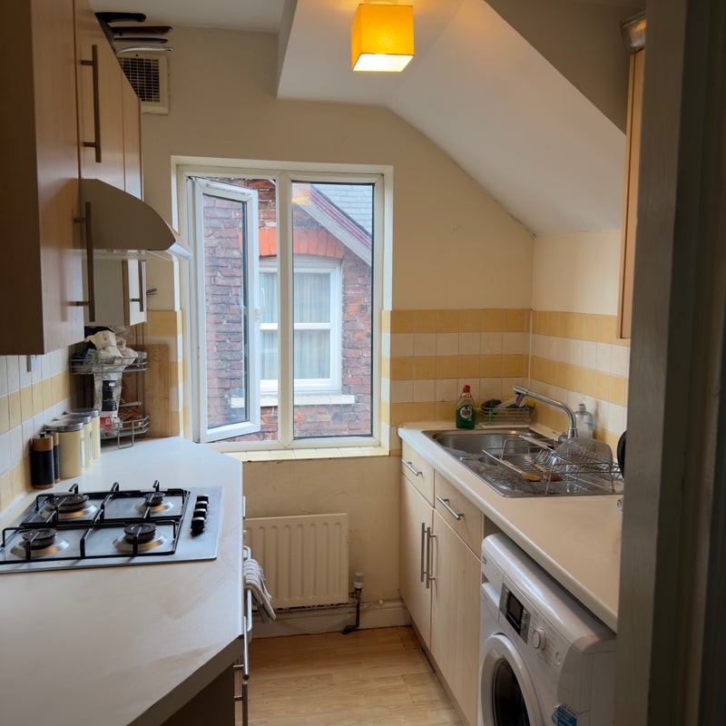 Room Corkland Road in Manchester